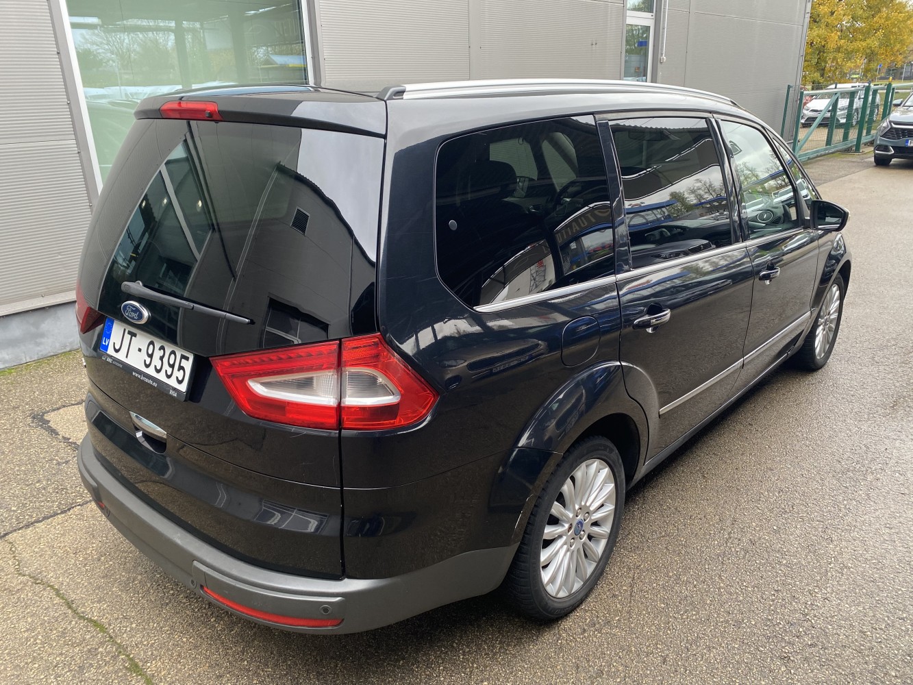 Car image 3
